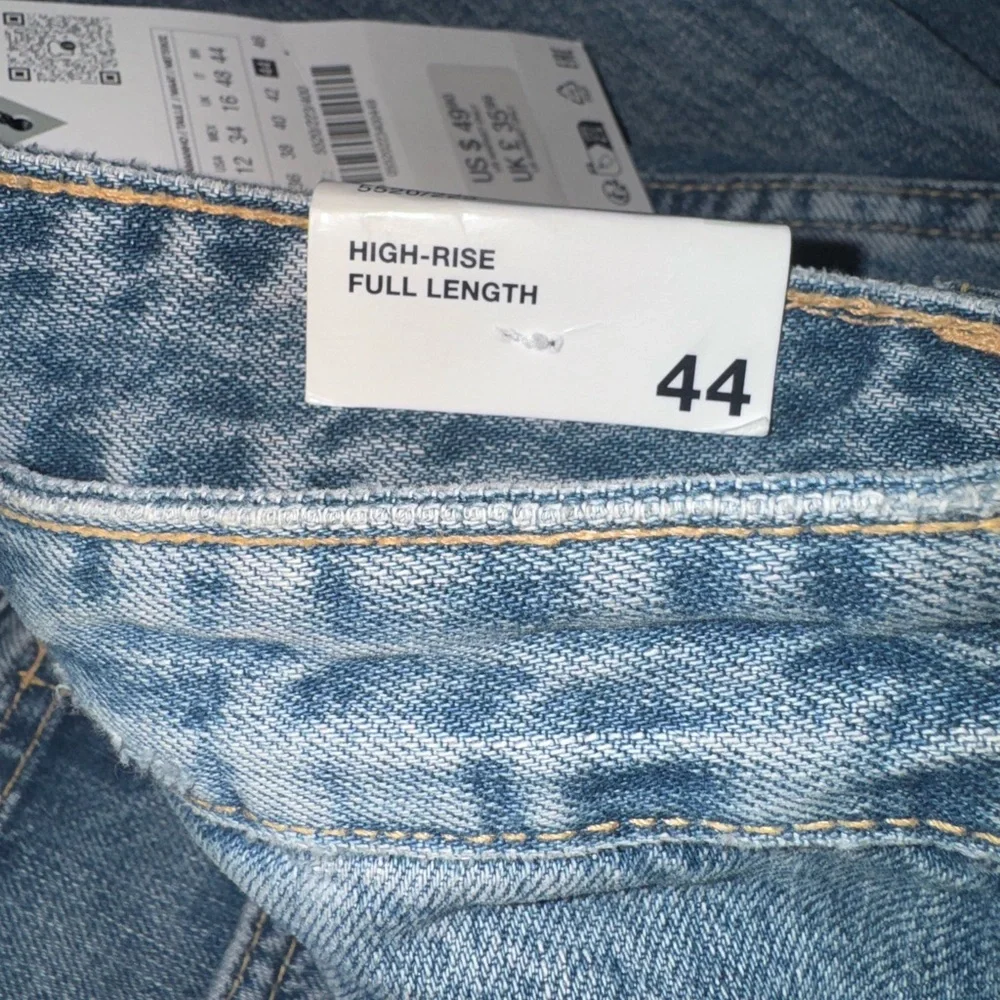 NWT Zara High-Rise Full Length Raw Hem Back Distressed Wide Leg Jeans Sz 12 - Picture 4 of 7